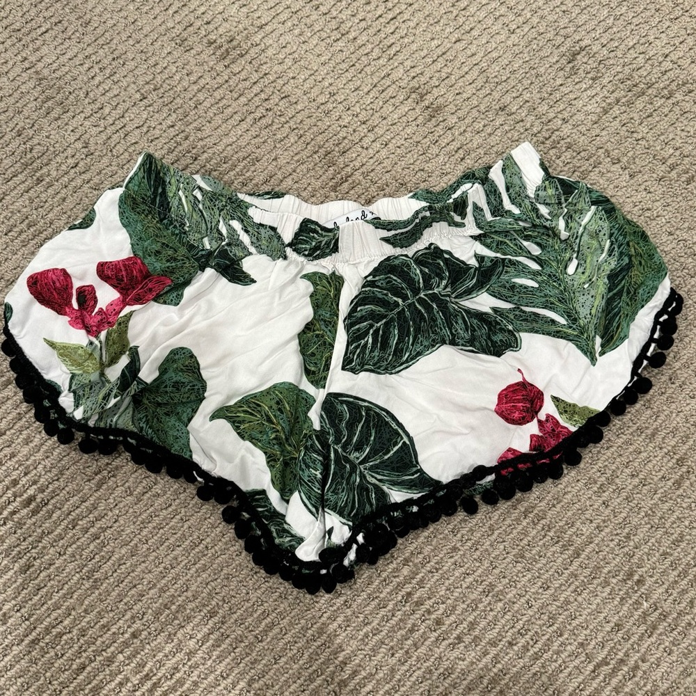 Wonderland Honolulu Pom Pom Shorts, L